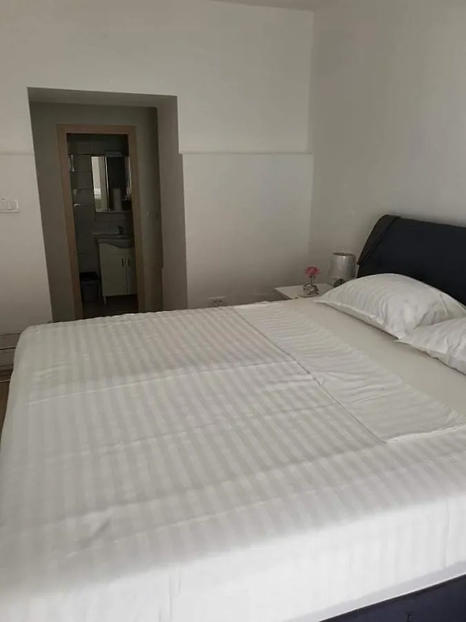 Aldi 3 Apartment Pula