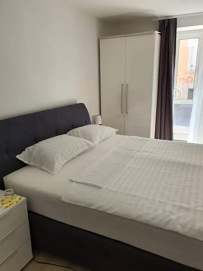 Aldi 3 Apartment Pula